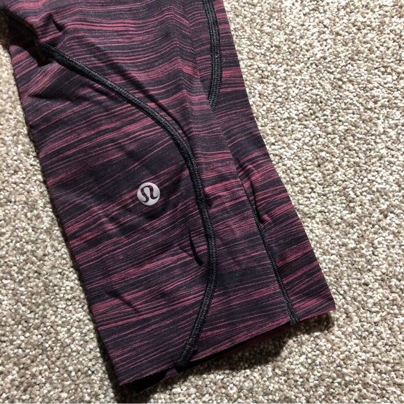 LULULEMON RUN THE DAY CROPPED LEGGINGS 17” LOW TIDE BLUSH BERRY BLACK SIZE 4 - Picture 7 of 8